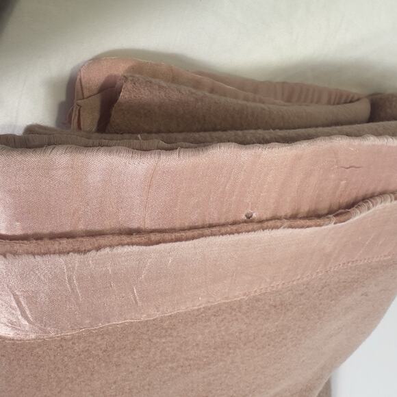 Vtg Chatham 100% Virgin Wool Blanket Pink Satin Binding 86” X 67” USA Made Read - Picture 8 of 9